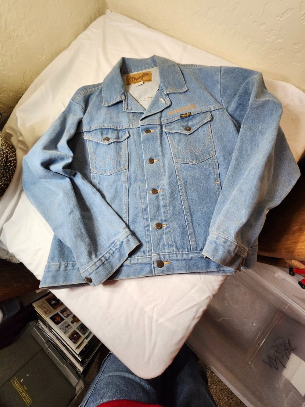 Vtg Wrangler Men's Denim Embossed Trucker Jacket